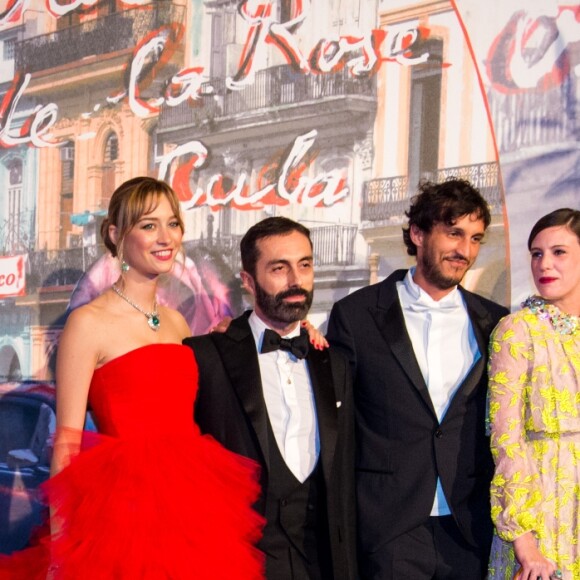 Béatrice Borroméo, Giambattista Valli, Juliette Maillot (Dol) et Charlotte Casiraghi participent au 62eme bal de la Rose dans la Salle des Etoiles du Sporting de Monte Carlo, le 19 mars 2016. © Palais princier / Gaetan Luci / Monte Carlo Société des Bains de Mer via Bestimage