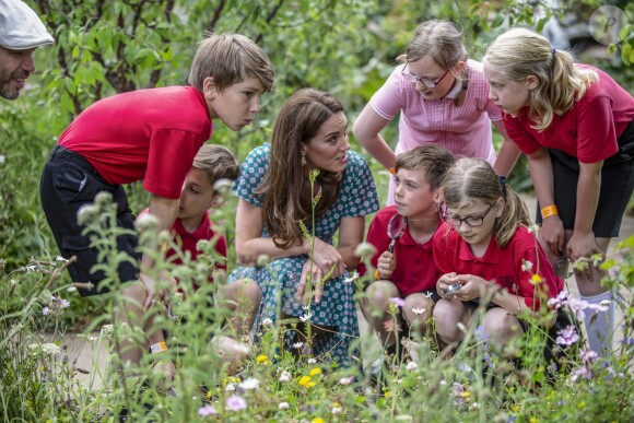 Catherine (Kate) Middleton, duchesse de Cambridge, invite les enfants du centre Anna Freud, de l'hôpital Evelina pour enfants, de Action for Children et de Place2Be à se joindre à elle pour un pique-nique suivi d'une chasse au trésor et une identification d'insectes. Dans le cadre de son programme pour inciter les familles et les communautés à passer du temps en plein air, le jardin RHS Back to Nature de la Duchesse de Cambridge sera transféré au festival RHS Garden Garden Festival. Londres, le 1er juillet 2019.