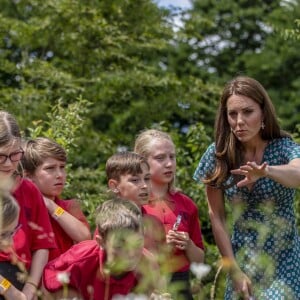 Catherine (Kate) Middleton, duchesse de Cambridge, invite les enfants du centre Anna Freud, de l'hôpital Evelina pour enfants, de Action for Children et de Place2Be à se joindre à elle pour un pique-nique suivi d'une chasse au trésor et une identification d'insectes. Dans le cadre de son programme pour inciter les familles et les communautés à passer du temps en plein air, le jardin RHS Back to Nature de la Duchesse de Cambridge sera transféré au festival RHS Garden Garden Festival. Londres, le 1er juillet 2019.