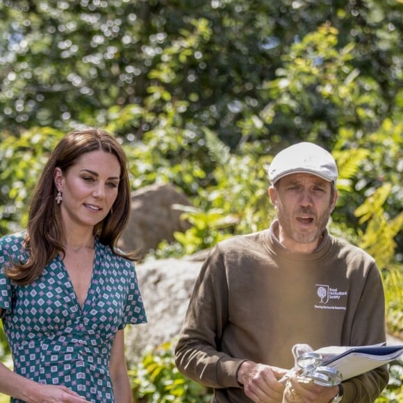 Catherine (Kate) Middleton, duchesse de Cambridge, invite les enfants du centre Anna Freud, de l'hôpital Evelina pour enfants, de Action for Children et de Place2Be à se joindre à elle pour un pique-nique suivi d'une chasse au trésor et une identification d'insectes. Dans le cadre de son programme pour inciter les familles et les communautés à passer du temps en plein air, le jardin RHS Back to Nature de la Duchesse de Cambridge sera transféré au festival RHS Garden Garden Festival. Londres, le 1er juillet 2019.