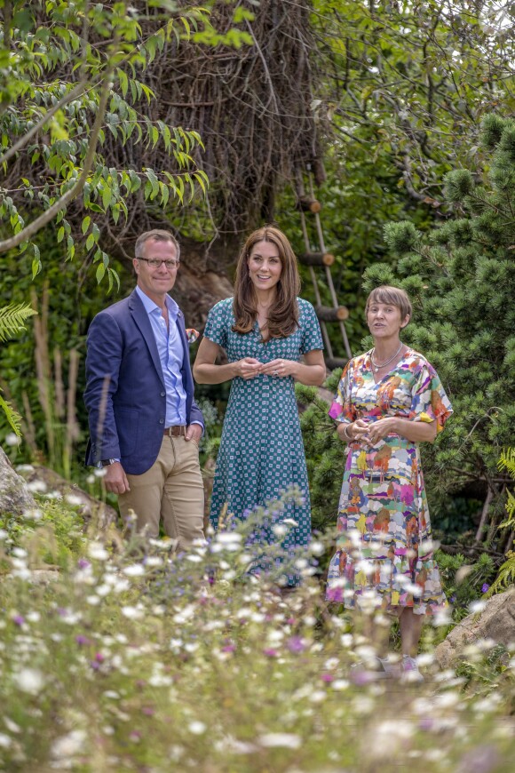 Catherine (Kate) Middleton, duchesse de Cambridge, invite les enfants du centre Anna Freud, de l'hôpital Evelina pour enfants, de Action for Children et de Place2Be à se joindre à elle pour un pique-nique suivi d'une chasse au trésor et une identification d'insectes. Dans le cadre de son programme pour inciter les familles et les communautés à passer du temps en plein air, le jardin RHS Back to Nature de la Duchesse de Cambridge sera transféré au festival RHS Garden Garden Festival. Londres, le 1er juillet 2019.