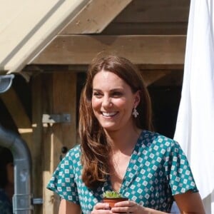 Catherine (Kate) Middleton, duchesse de Cambridge, invite les enfants du centre Anna Freud, de l'hôpital Evelina pour enfants, de Action for Children et de Place2Be à se joindre à elle pour un pique-nique suivi d'une chasse au trésor et une identification d'insectes. Dans le cadre de son programme pour inciter les familles et les communautés à passer du temps en plein air, le jardin RHS Back to Nature de la Duchesse de Cambridge sera transféré au festival RHS Garden Garden Festival. Londres, le 1er juillet 2019.