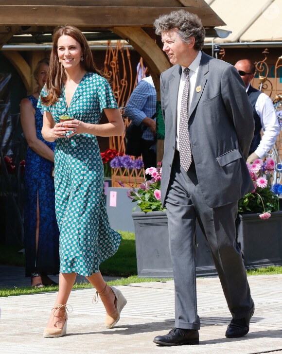 Catherine (Kate) Middleton, duchesse de Cambridge, invite les enfants du centre Anna Freud, de l'hôpital Evelina pour enfants, de Action for Children et de Place2Be à se joindre à elle pour un pique-nique suivi d'une chasse au trésor et une identification d'insectes. Dans le cadre de son programme pour inciter les familles et les communautés à passer du temps en plein air, le jardin RHS Back to Nature de la Duchesse de Cambridge sera transféré au festival RHS Garden Garden Festival. Londres, le 1er juillet 2019.