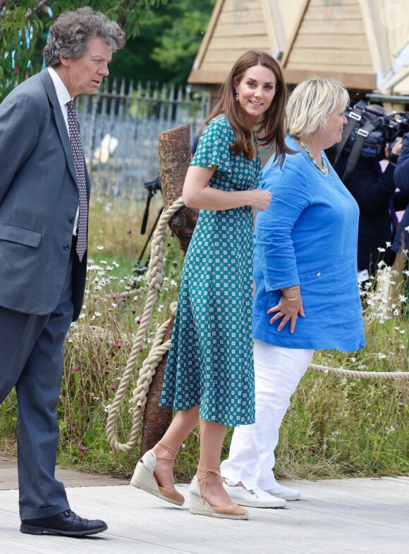 Catherine (Kate) Middleton, duchesse de Cambridge, invite les enfants du centre Anna Freud, de l'hôpital Evelina pour enfants, de Action for Children et de Place2Be à se joindre à elle pour un pique-nique suivi d'une chasse au trésor et une identification d'insectes. Dans le cadre de son programme pour inciter les familles et les communautés à passer du temps en plein air, le jardin RHS Back to Nature de la Duchesse de Cambridge sera transféré au festival RHS Garden Garden Festival. Londres, le 1er juillet 2019.