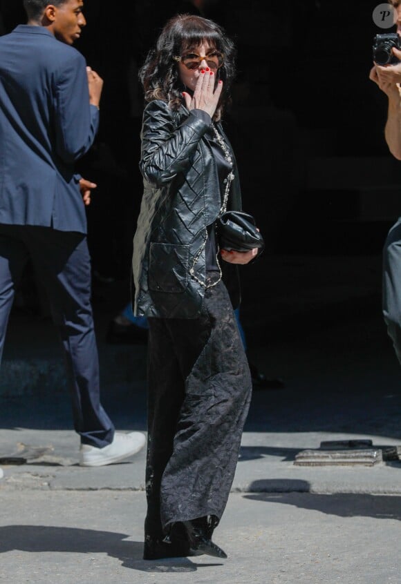 Isabelle Adjani arrive au Grand Palais pour le 2ème défilé de mode Haute-Couture 2019/2020 "Chanel" à Paris. Le 2 juillet 2019 © Veeren Ramsamy-Christophe Clovis / Bestimage