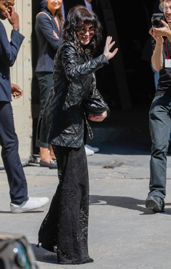 Isabelle Adjani arrive au Grand Palais pour le 2ème défilé de mode Haute-Couture 2019/2020 "Chanel" à Paris. Le 2 juillet 2019 © Veeren Ramsamy-Christophe Clovis / Bestimage