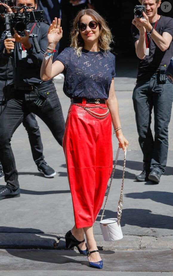 Marion Cotillard arrive au Grand Palais pour le 2ème défilé de mode Haute-Couture 2019/2020 "Chanel" à Paris. Le 2 juillet 2019 © Veeren Ramsamy-Christophe Clovis / Bestimage