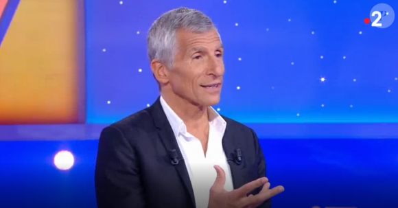 Nagui ému par une histoire de la candidate Cathy, dans "Tout le monde veut prendre sa place", le 2 juillet 2019, sur France 2