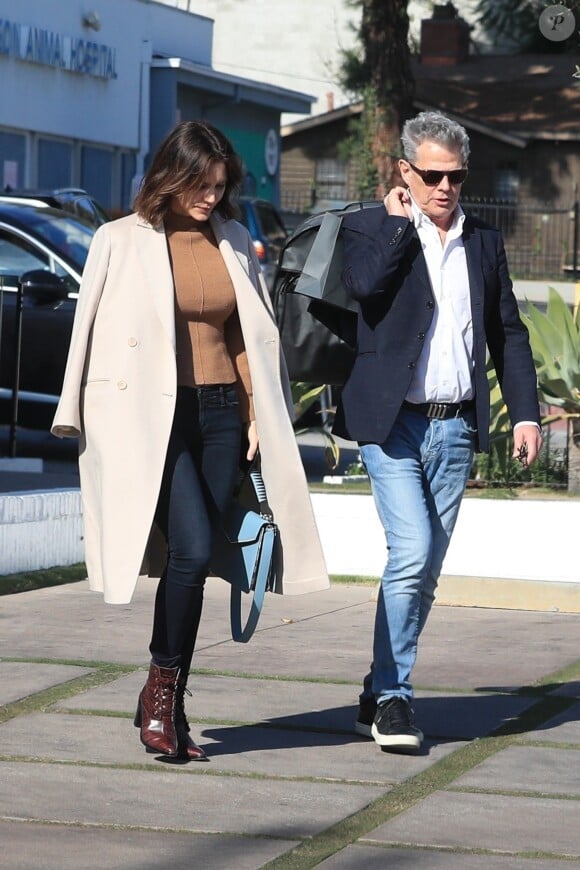 Exclusif - Katharine McPhee et son fiancé David Foster font du shopping en amoureux dans les rues de West Hollywood, le 17 décembre 2018