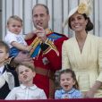 Kate Middleton, duchesse de Cambridge, et le prince William avec leurs enfants George, Charlotte et Louis au balcon du palais de Buckingham le 8 juin 2019 lors de la parade Trooping the Colour. 