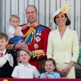  Kate Middleton, duchesse de Cambridge, et le prince William avec leurs enfants George, Charlotte et Louis au balcon du palais de Buckingham le 8 juin 2019 lors de la parade Trooping the Colour. 