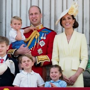 Kate Middleton, duchesse de Cambridge, et le prince William avec leurs enfants George, Charlotte et Louis au balcon du palais de Buckingham le 8 juin 2019 lors de la parade Trooping the Colour.