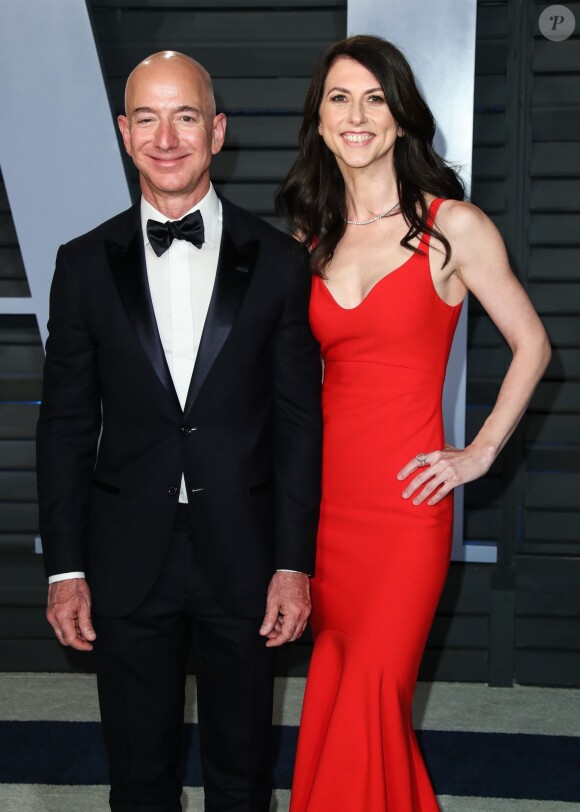 Jeff Bezos et sa femme MacKenzie Bezos à la soirée Vanity Fair Oscar au Wallis Annenberg Center à Beverly Hills, le 4 mars 2018