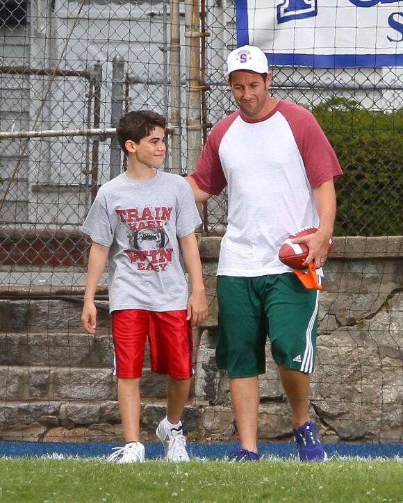 Adam Sandler et Cameron Boyce sur le tournage de la comédie "Copains pour toujours 2", dans le Massachusetts, en 2012.