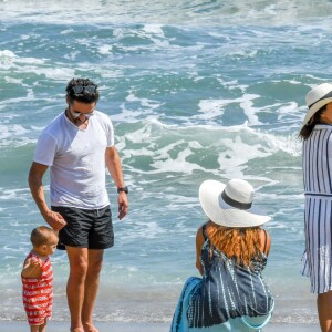 Eva Longoria, son mari Jose Baston et leur fils Santiago passent des vacances à Marbella, Espagne, le 9 juillet 2019.