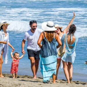 Eva Longoria, son mari Jose Baston et leur fils Santiago passent des vacances à Marbella, Espagne, le 9 juillet 2019.