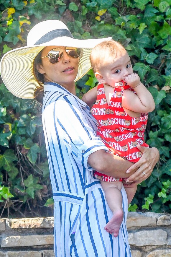 Eva Longoria, son mari Jose Baston et leur fils Santiago passent des vacances à Marbella, Espagne, le 9 juillet 2019.