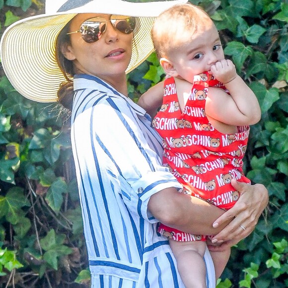 Eva Longoria, son mari Jose Baston et leur fils Santiago passent des vacances à Marbella, Espagne, le 9 juillet 2019.