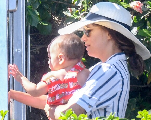 Eva Longoria, son mari Jose Baston et leur fils Santiago passent des vacances à Marbella, Espagne, le 9 juillet 2019.