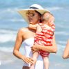 Eva Longoria, son mari Jose Baston et leur fils Santiago passent des vacances à Marbella, Espagne, le 9 juillet 2019.