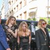 Cara Delevingne et sa compagne Ashley Benson - Les célébrités arrivent à la réception du mariage de Zoe Kravitz et Karl Glusman dans la maison de Lenny Kravitz à Paris, France, le 29 juin 2019.