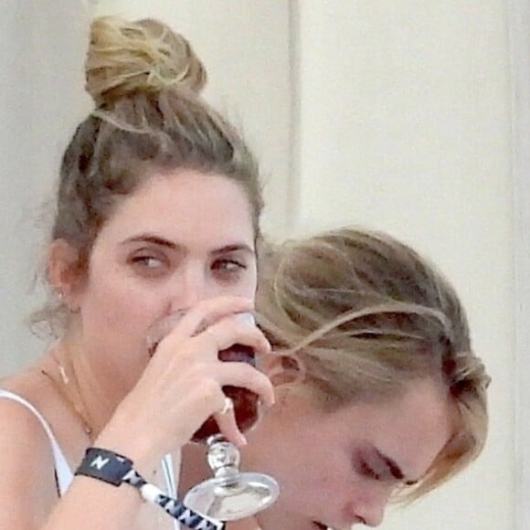 Exclusif - Cara Delevingne et sa compagne Ashley Benson sont en vacances à Tulum, au Mexique, le 2 juin 2019.