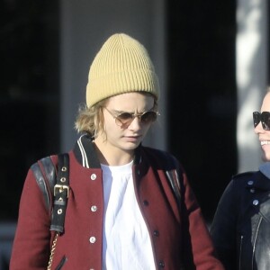 Cara Delevingne et sa compagne Ashley Benson se promènent dans les rues de West Hollywood le 6 février 2019.