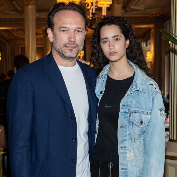 Exclusif - Vincent Perez et sa fille Iman - 14ème édition du déjeuner "Pères et Filles" au Café de la Paix à Paris. Le 20 juin 2019. © Julio Piatti / Bestimage