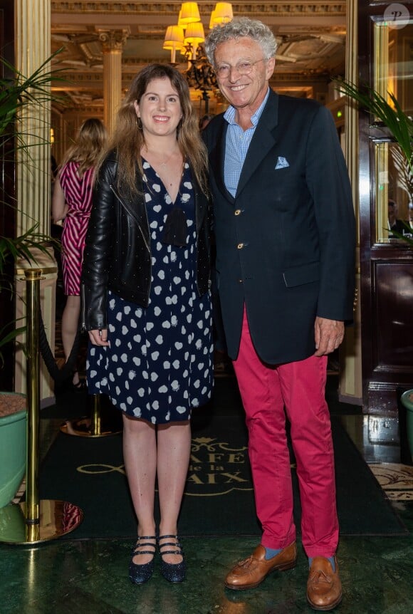 Exclusif - Nelson Monfort et sa fille Isaure - 14ème édition du déjeuner "Pères et Filles" au Café de la Paix à Paris. Le 20 juin 2019 © Julio Piatti / Bestimage