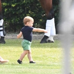 Kate Middleton et son fils le prince Louis au King Power Royal Charity Polo Day à Wokingham, dans le Berkshire, le 10 juillet 2019. Les princes Harry et William étaient le terrain, tandis que Meghan Markle pouponnait avec Archie.