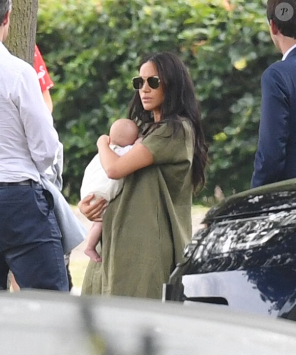 Meghan Markle et son fils Archie, 2 mois, au King Power Royal Charity Polo Day à Wokingham, dans le Berkshire, le 10 juillet 2019. Les princes Harry et William étaient le terrain, tandis que Kate Middleton s'occupait de ses trois enfants, George, Charlotte et Louis.