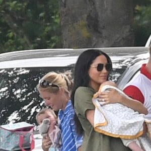 Meghan Markle et le prince Harry avec leur fils Archie au King Power Charity Polo Day à Wokingham, dans le Berkshire, le 10 juillet 2019.