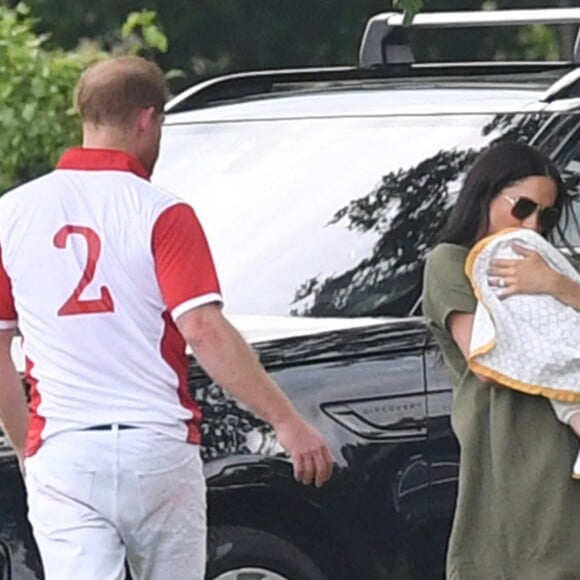 Meghan Markle et le prince Harry avec leur fils Archie au King Power Charity Polo Day à Wokingham, dans le Berkshire, le 10 juillet 2019.