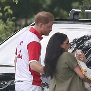 Meghan Markle et le prince Harry avec leur fils Archie au King Power Charity Polo Day à Wokingham, dans le Berkshire, le 10 juillet 2019.