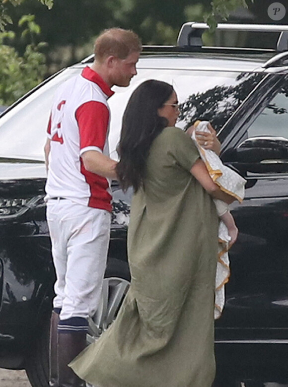 Meghan Markle et le prince Harry avec leur fils Archie au King Power Charity Polo Day à Wokingham, dans le Berkshire, le 10 juillet 2019.