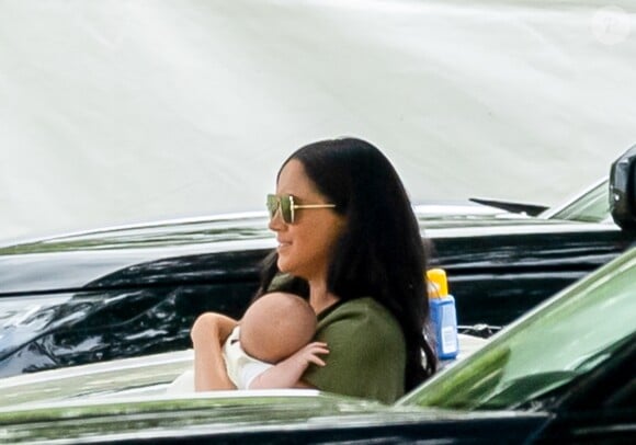 Meghan Markle, duchesse de Sussex et son fils Archie Harrison Mountbatten-Windsor lors d'un match de polo de bienfaisance King Power Royal Charity Polo Day à Wokinghan, comté de Berkshire, Royaume Uni, le 10 juillet 2019.