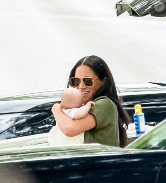 Meghan Markle, duchesse de Sussex et son fils Archie Harrison Mountbatten-Windsor lors d'un match de polo de bienfaisance King Power Royal Charity Polo Day à Wokinghan, comté de Berkshire, Royaume Uni, le 10 juillet 2019.