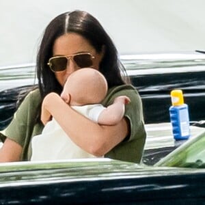 Meghan Markle, duchesse de Sussex et son fils Archie Harrison Mountbatten-Windsor lors d'un match de polo de bienfaisance King Power Royal Charity Polo Day à Wokinghan, comté de Berkshire, Royaume Uni, le 10 juillet 2019.