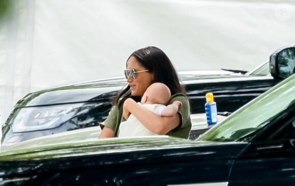 Meghan Markle, duchesse de Sussex et son fils Archie Harrison Mountbatten-Windsor lors d'un match de polo de bienfaisance King Power Royal Charity Polo Day à Wokinghan, comté de Berkshire, Royaume Uni, le 10 juillet 2019.