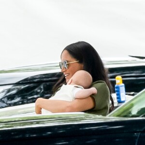 Meghan Markle, duchesse de Sussex et son fils Archie Harrison Mountbatten-Windsor lors d'un match de polo de bienfaisance King Power Royal Charity Polo Day à Wokinghan, comté de Berkshire, Royaume Uni, le 10 juillet 2019.