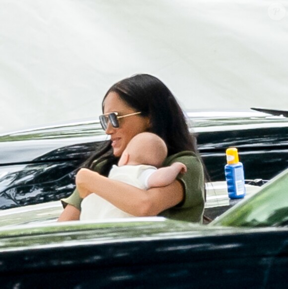 Meghan Markle, duchesse de Sussex et son fils Archie Harrison Mountbatten-Windsor lors d'un match de polo de bienfaisance King Power Royal Charity Polo Day à Wokinghan, comté de Berkshire, Royaume Uni, le 10 juillet 2019.