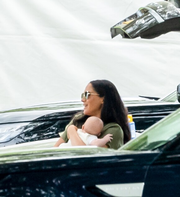 Meghan Markle, duchesse de Sussex et son fils Archie Harrison Mountbatten-Windsor lors d'un match de polo de bienfaisance King Power Royal Charity Polo Day à Wokinghan, comté de Berkshire, Royaume Uni, le 10 juillet 2019.