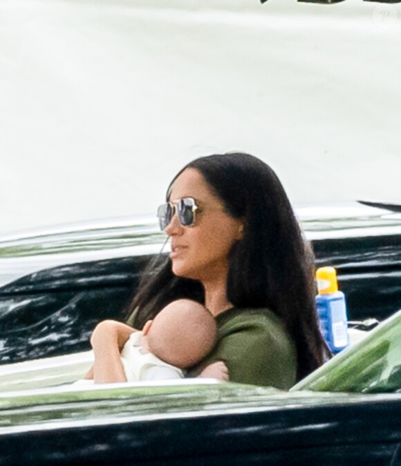 Meghan Markle, duchesse de Sussex et son fils Archie Harrison Mountbatten-Windsor lors d'un match de polo de bienfaisance King Power Royal Charity Polo Day à Wokinghan, comté de Berkshire, Royaume Uni, le 10 juillet 2019.