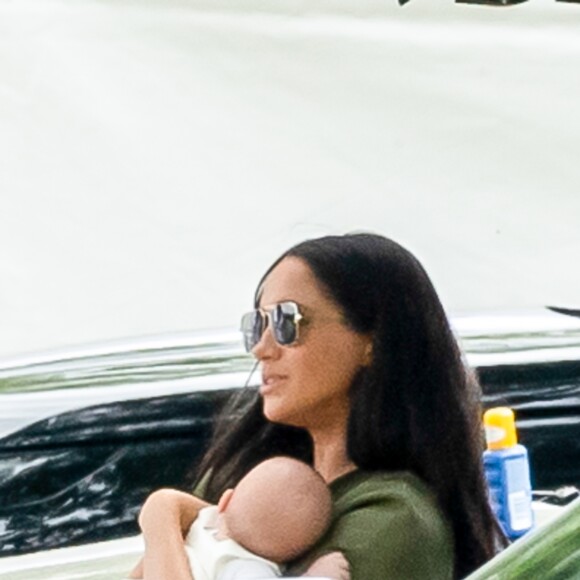 Meghan Markle, duchesse de Sussex et son fils Archie Harrison Mountbatten-Windsor lors d'un match de polo de bienfaisance King Power Royal Charity Polo Day à Wokinghan, comté de Berkshire, Royaume Uni, le 10 juillet 2019.