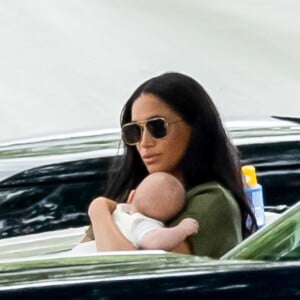 Meghan Markle, duchesse de Sussex et son fils Archie Harrison Mountbatten-Windsor lors d'un match de polo de bienfaisance King Power Royal Charity Polo Day à Wokinghan, comté de Berkshire, Royaume Uni, le 10 juillet 2019.