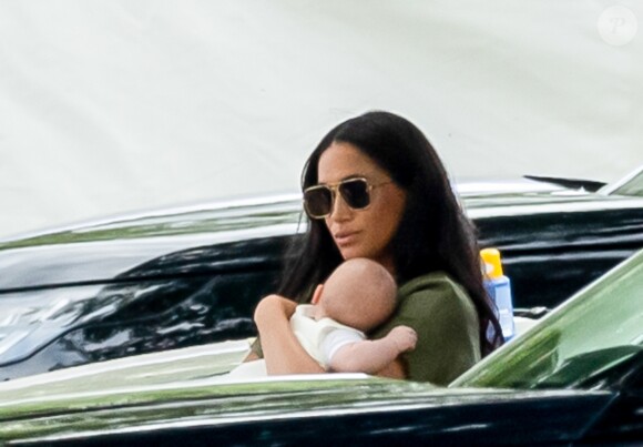 Meghan Markle, duchesse de Sussex et son fils Archie Harrison Mountbatten-Windsor lors d'un match de polo de bienfaisance King Power Royal Charity Polo Day à Wokinghan, comté de Berkshire, Royaume Uni, le 10 juillet 2019.