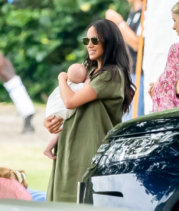 Meghan Markle, duchesse de Sussex et son fils Archie Harrison Mountbatten-Windsor lors d'un match de polo de bienfaisance King Power Royal Charity Polo Day à Wokinghan, comté de Berkshire, Royaume Uni, le 10 juillet 2019.