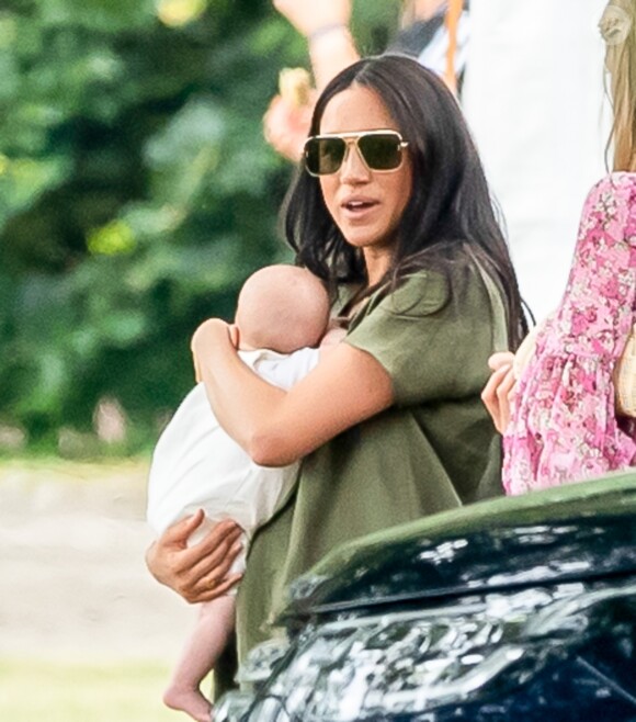 Meghan Markle, duchesse de Sussex et son fils Archie Harrison Mountbatten-Windsor lors d'un match de polo de bienfaisance King Power Royal Charity Polo Day à Wokinghan, comté de Berkshire, Royaume Uni, le 10 juillet 2019.