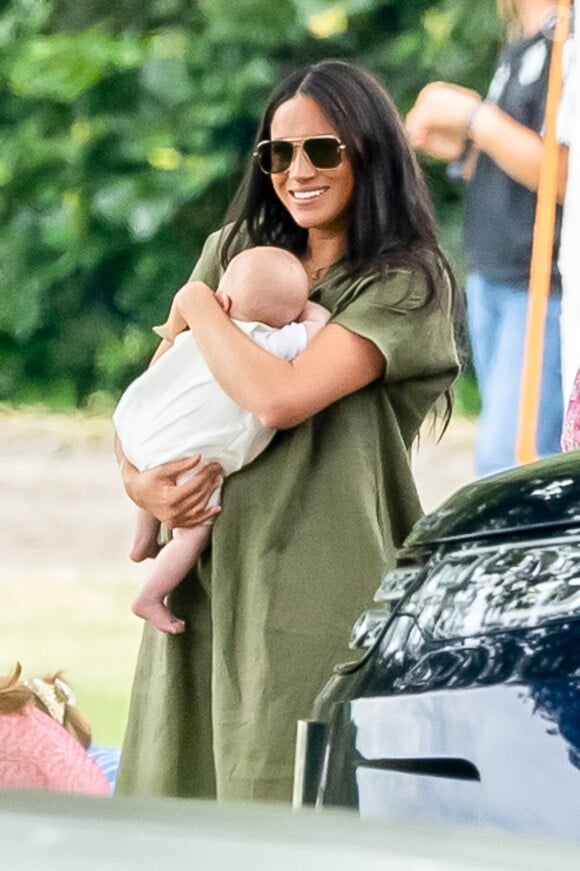 Meghan Markle, duchesse de Sussex et son fils Archie Harrison Mountbatten-Windsor lors d'un match de polo de bienfaisance King Power Royal Charity Polo Day à Wokinghan, comté de Berkshire, Royaume Uni, le 10 juillet 2019.