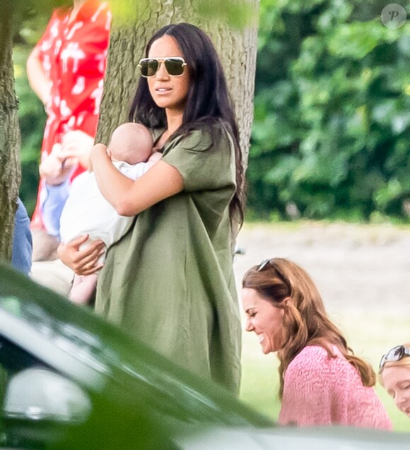 Meghan Markle, duchesse de Sussex, son fils Archie Harrison Mountbatten-Windsor et Catherine (Kate) Middleton, duchesse de Cambridge lors d'un match de polo de bienfaisance King Power Royal Charity Polo Day à Wokinghan, comté de Berkshire, Royaume Uni, le 10 juillet 2019.